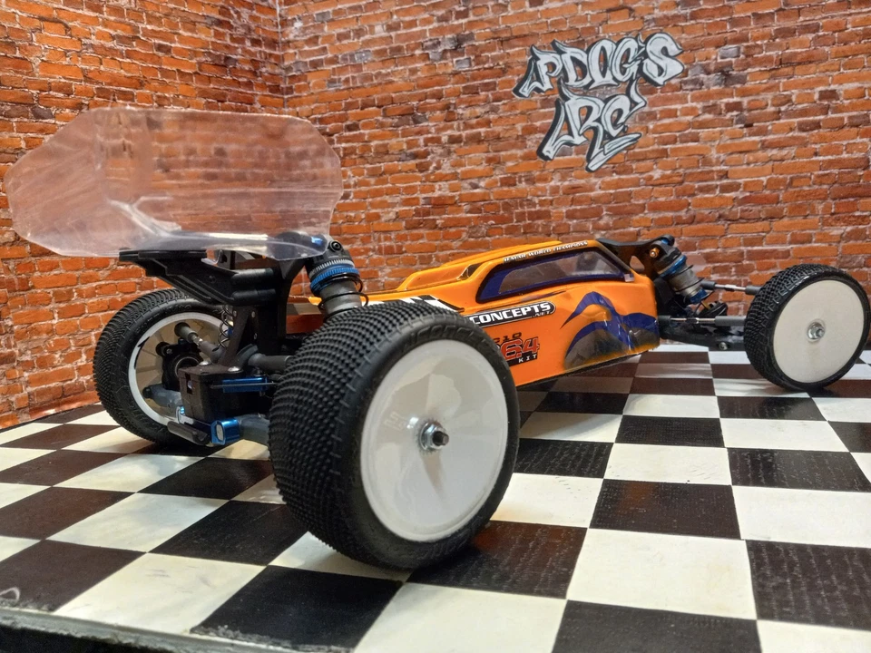 ALFOMBRA RODILLO COCHE EQUIPO ASOCIADO B6.4 CON CARROCERÍA PINTADA PERSONALIZADA Foto 4 de 4