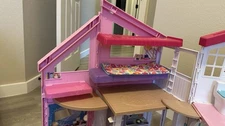Mattel Barbie Malibu Dreamhouse 25+ Furniture and Accessories Playset