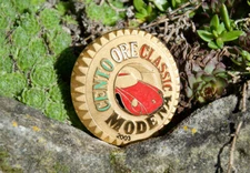 VINTAGE ENAMEL AUTOMOBILE CAR BADGE # FERRARI CENTO ORE CLASSIC MODENA 2003