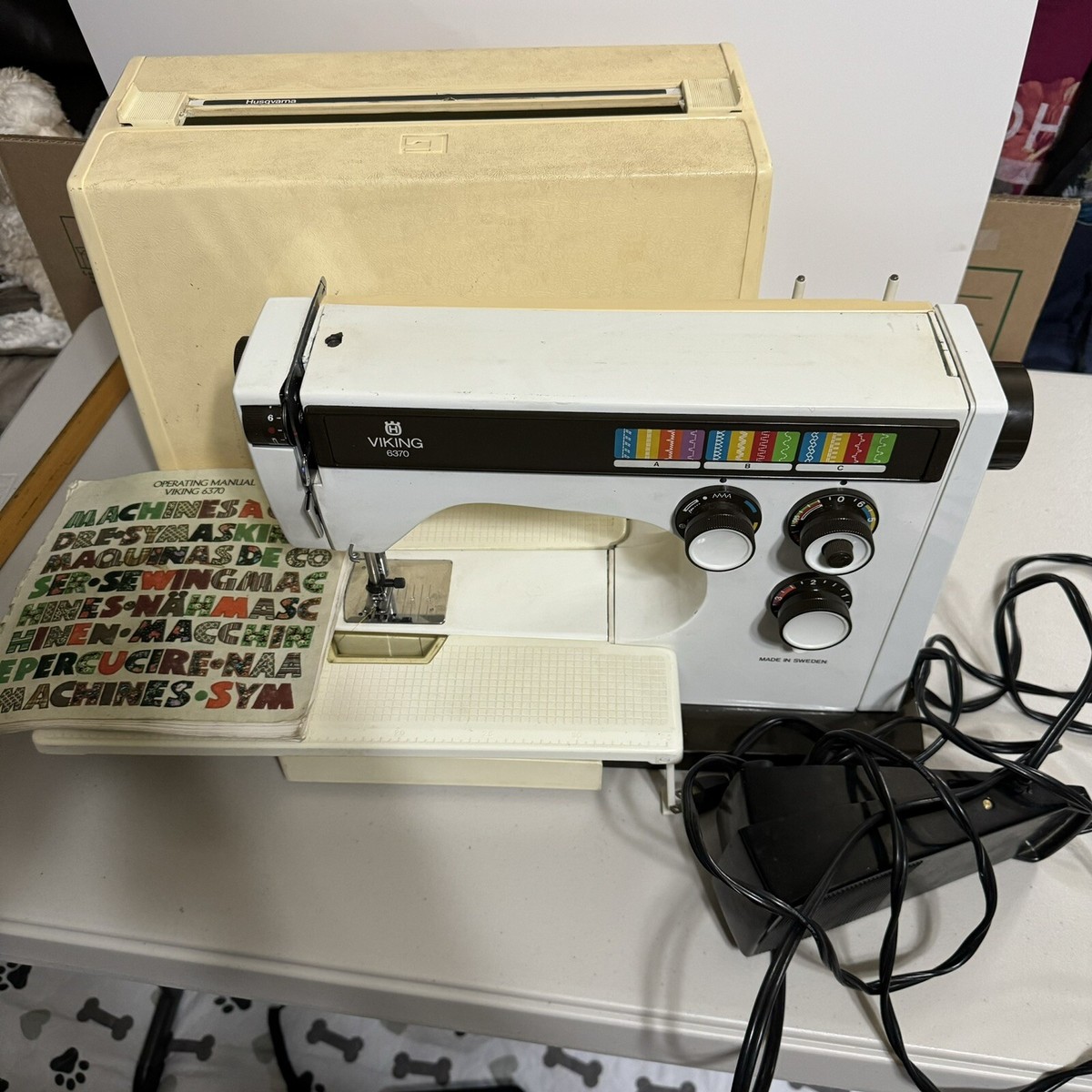Vintage Husqvarna Viking 6370 Sewing Machine Colormatic White for