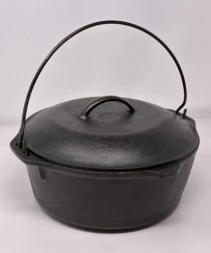 Vintage Lodge #8 Cast Iron Dutch Oven with Lid 10 1/4" w/ Lid & Wire Handle
