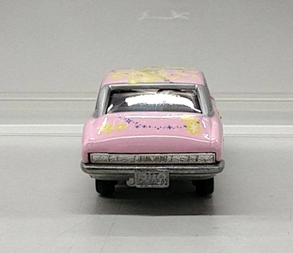 TOMY 4904810739203 Isuzu 117 Coupe Tinkerbell - Image 4 of 4
