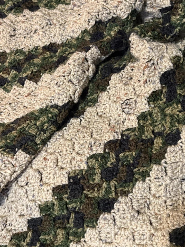 Manta camuflada a rayas de ganchillo tamaño doble para campamento Foto 2 de 2