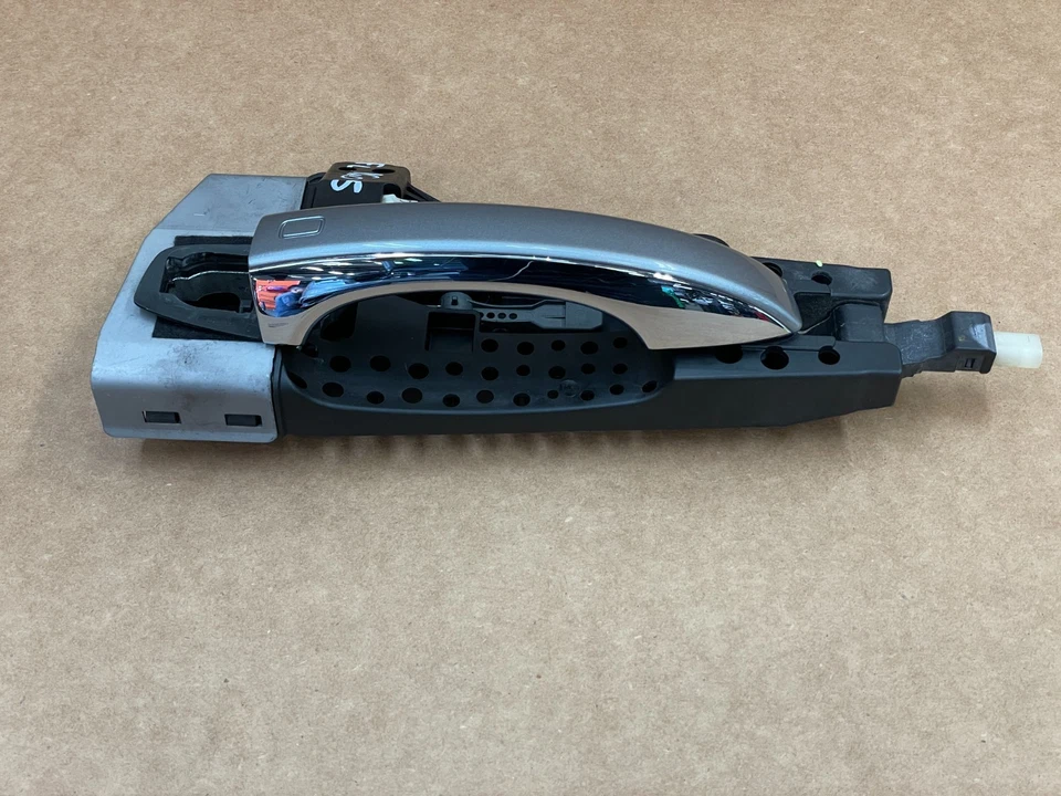 12 13 14 15 Manija de puerta exterior del conductor delantero izquierdo audi s7 plateada 1605 OEM Foto 3 de 4