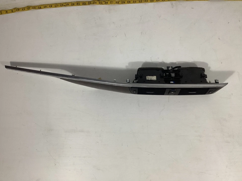 BMW M4 2015-2018 embellecedor de tablero central con ventilación de aire 923122913 OEM. Foto 4 de 4