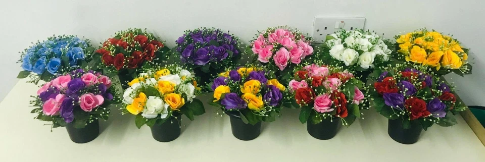 Memorial Grave - Cemetery Pots With Artificial Flowers - Roses With Gyp - Image 2 of 3