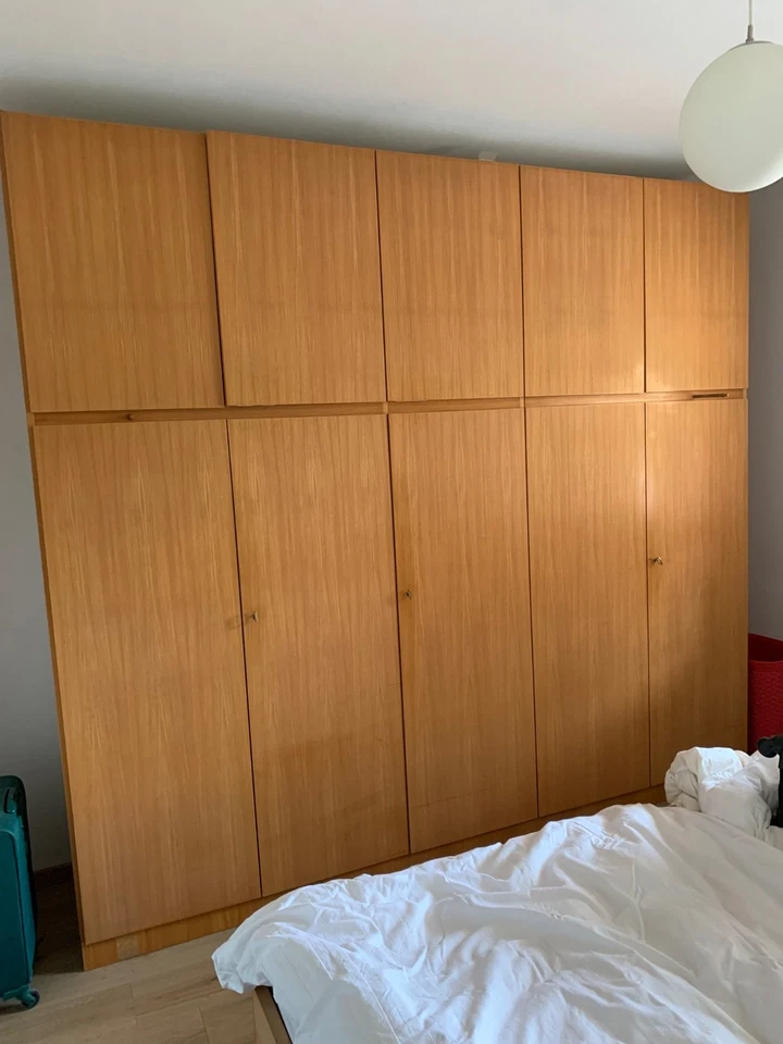 Kleiderschrank zu verschenken