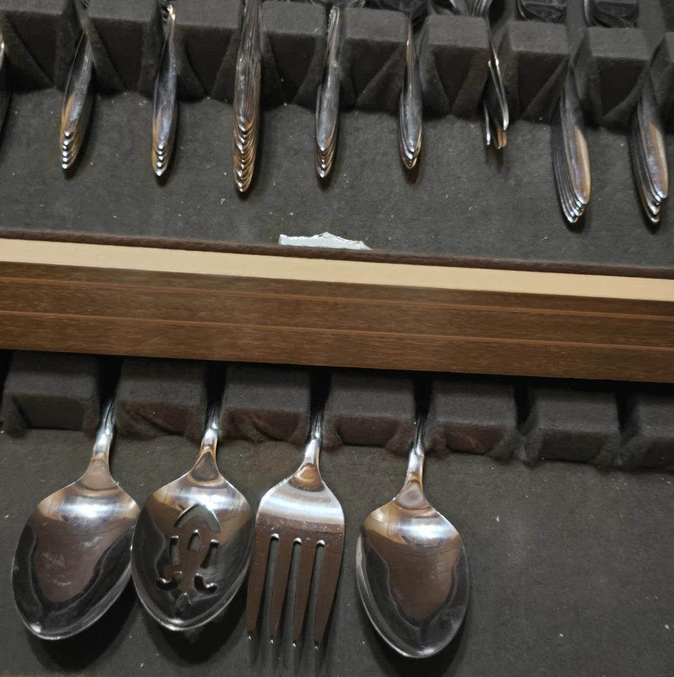 60 Piece Set Oneidacraft Deluxe Textura Pattern Stainless Teaspoon Fork Knife - Image 4 of 4