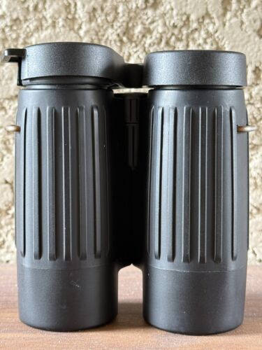 Leica 8x32 BN Binoculars - Picture 3 of 11