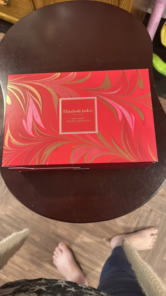 Elizabeth Arden Juego de Regalo Rojo y Dorado Listo para Fiesta Foto 2 de 4