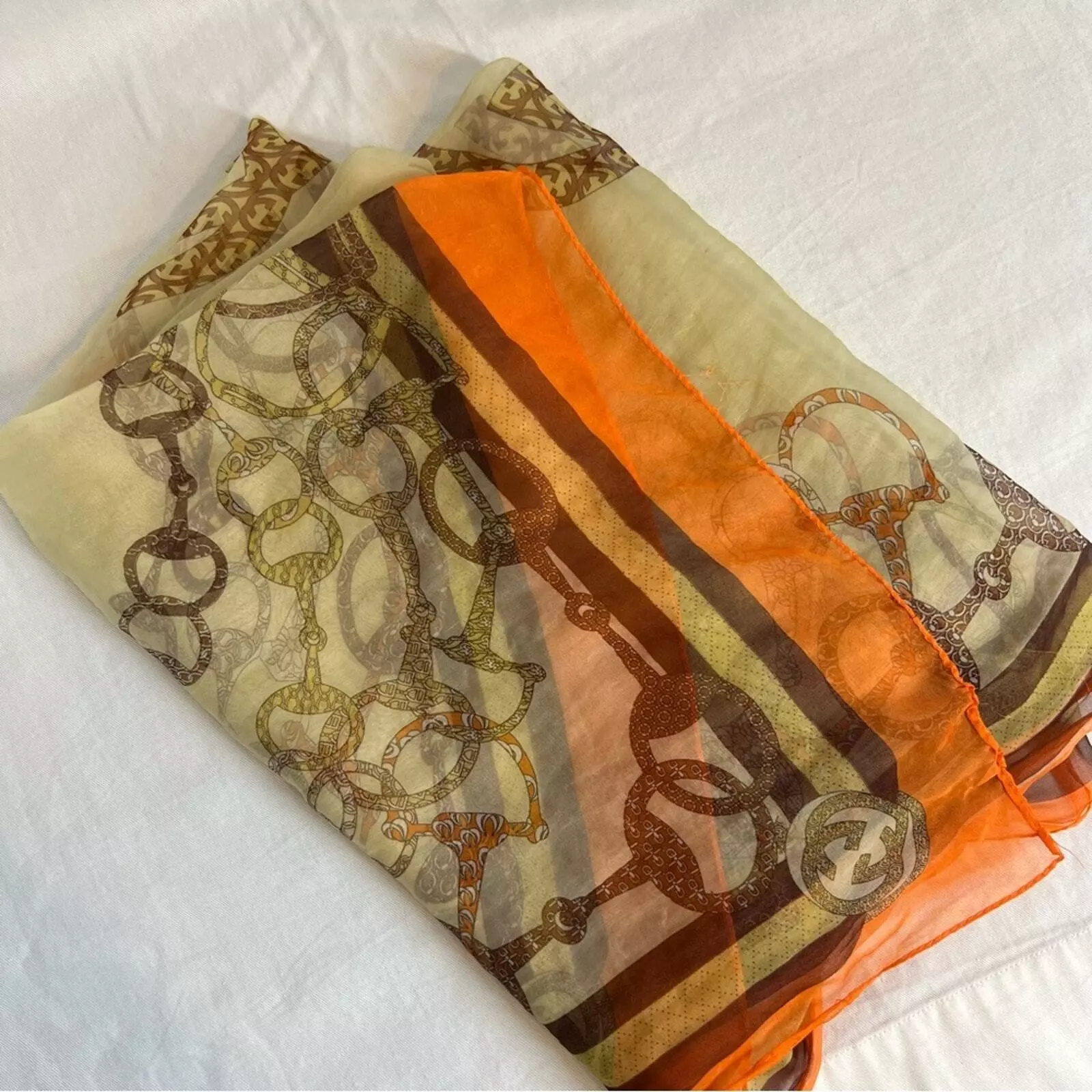 Vintage gucci chaîne maillon logo hippocampe 100 % soie écharpe orange bronzage classique chic