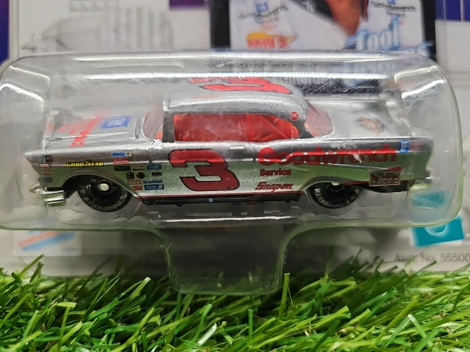 Chevrolet Bel Air 1957 de colección NASCAR Winners Circle Cool Customs Dale Earnhardt Foto 2 de 4