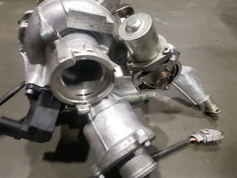 Conjunto de turbocompresor - Audi TT Convertible Turbo 2016 - 15-17 OEM 06K145722L Foto 4 de 4