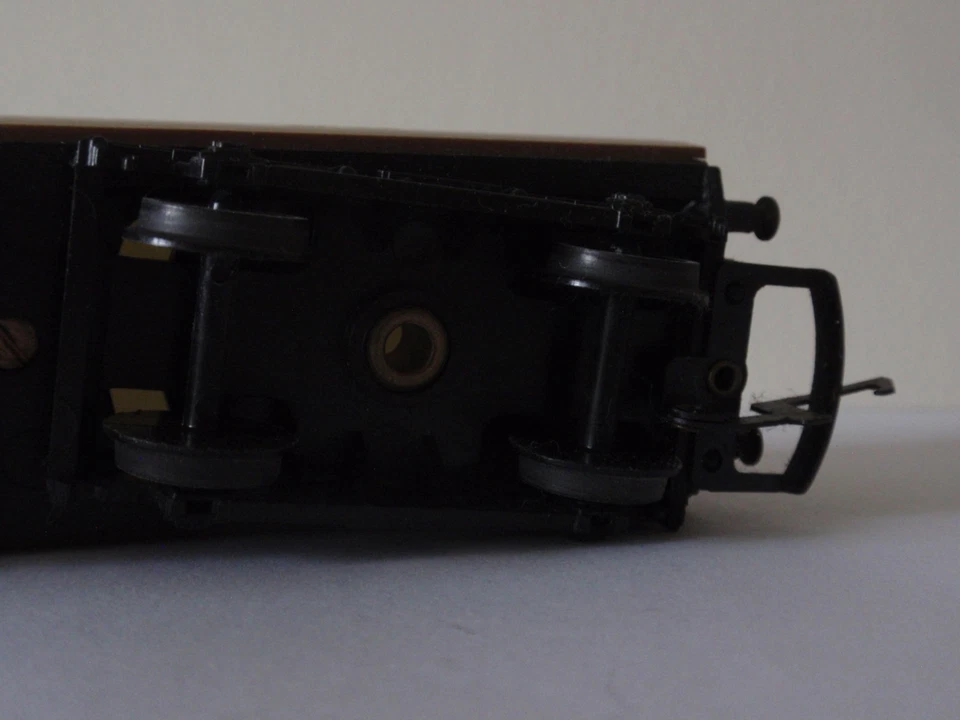Hornby R746 LNER Brake 3rd Teak Coach 1870 - OO Gauge -No  Box - Image 4 of 4