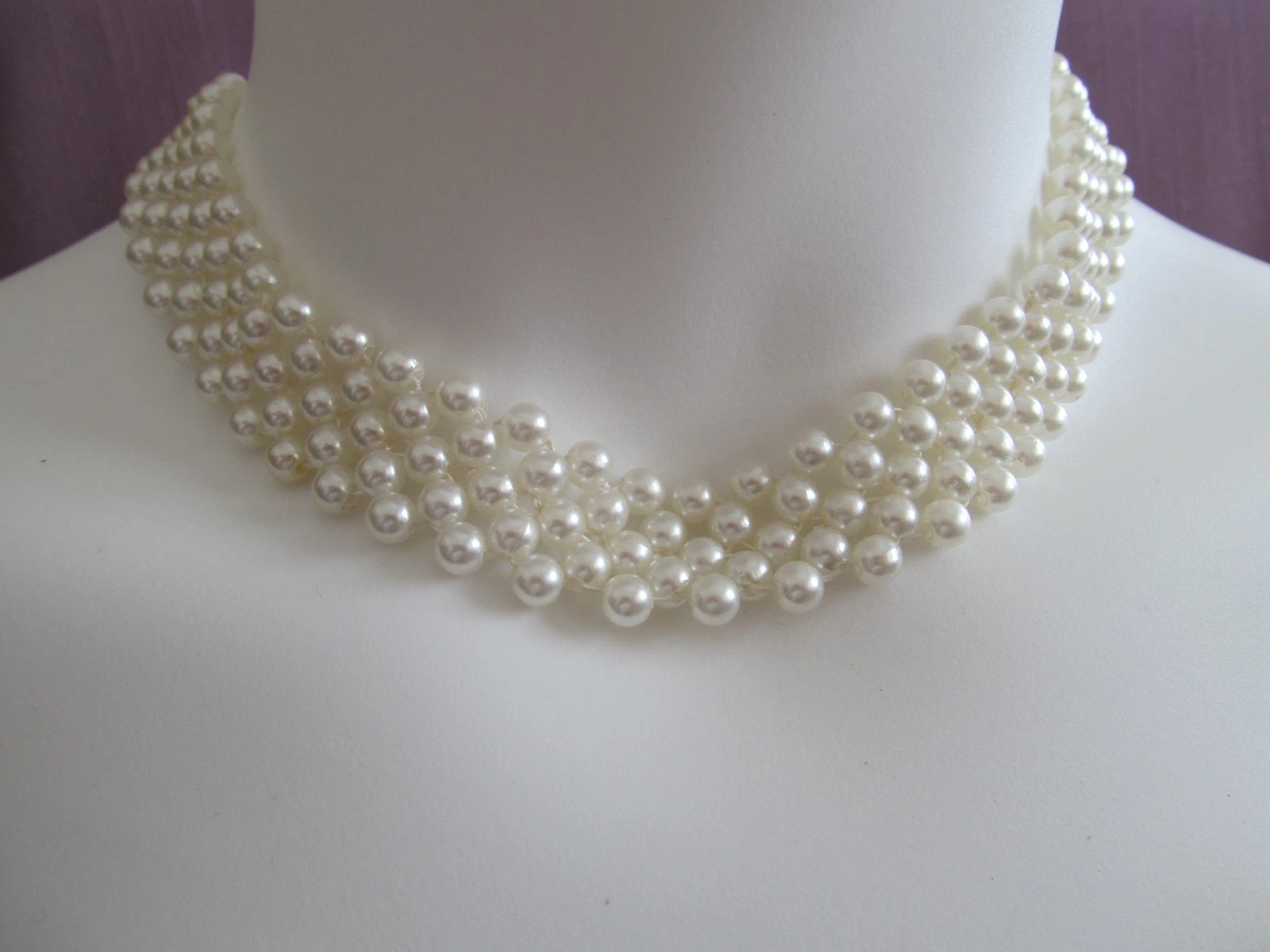 OFF WHITE Collana girocollo 16" con perle finte bianco sporco 3 4" Hong Kong