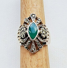VINTAGE 925 STERLING SILVER GREEN 9x5 mm. JADE AND MARCASITE RING SIZE 6