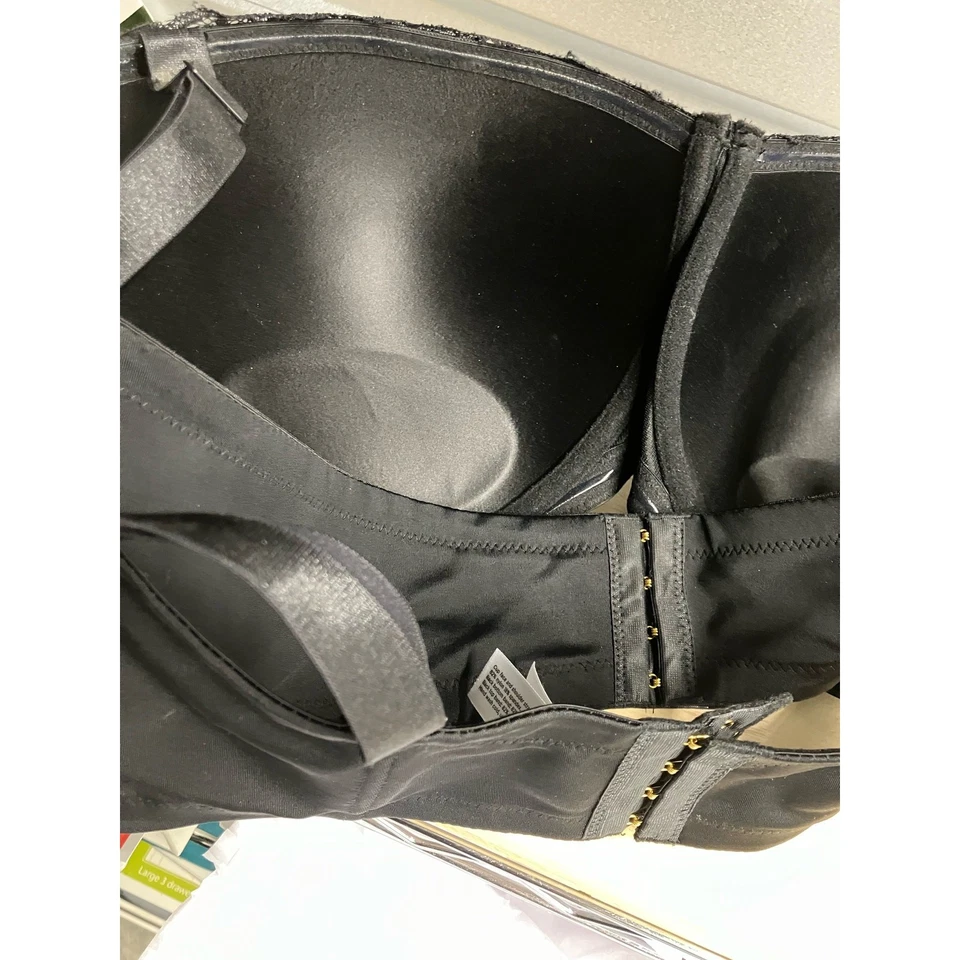 Ashley Stewart 46 DD Bra Black, Underwire, Padding, Adjustable, Hook/Loop - Image 3 of 4