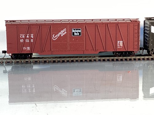 Roundhouse HO Lot/2 CB&Q Box Cars, One OSB, One Steel side, Metal Wheels, Kncl C - Picture 3 of 6