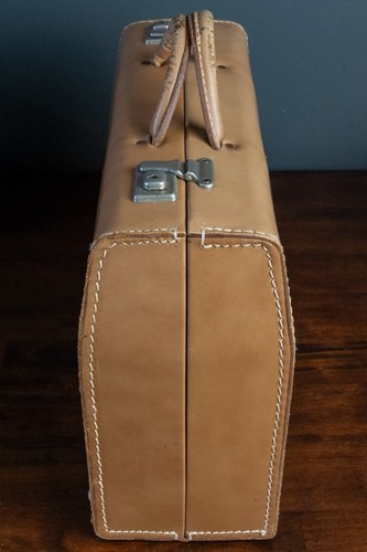 Original pig skin Hasselblad 511 leather flight carry case for 500 series camera - Picture 8 of 9