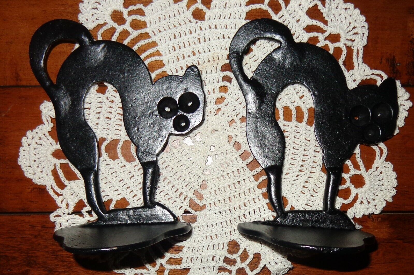 2 Vintage Halloween Arched Back Black Scaredy Cat Cast Iron Metal Bookends  RARE