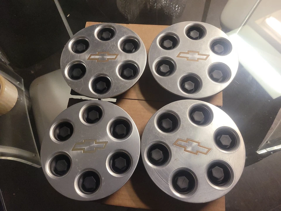 Tapacubos centrales de rueda Chevrolet Suburban Tahoe Avalanche GM 16" 15004143 JUEGO DE 4 Foto 3 de 4