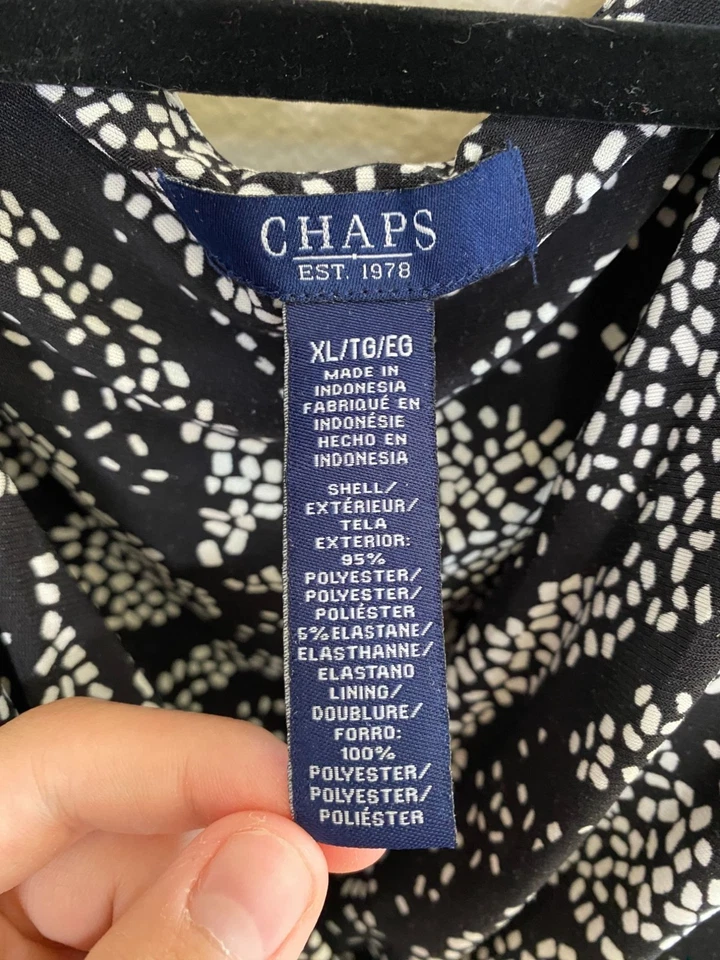 Vestido midi de poliéster con cuello en V XL negro blanco sin mangas Chaps para mujer Foto 3 de 4