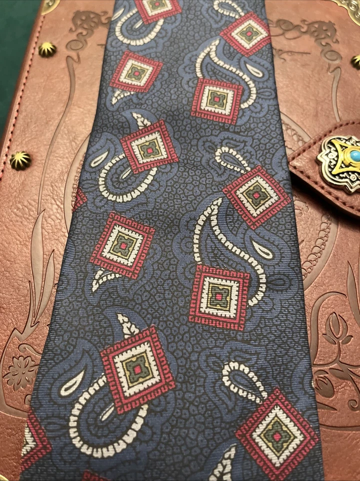 Corbata vintage para hombre Kuppeheimer azul marino cachemir geométrica 100 % seda hecha en EE. UU. Foto 3 de 4