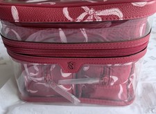 Victoria  s Secret makeup bag set , New With Tag , A Unique Color  Gift