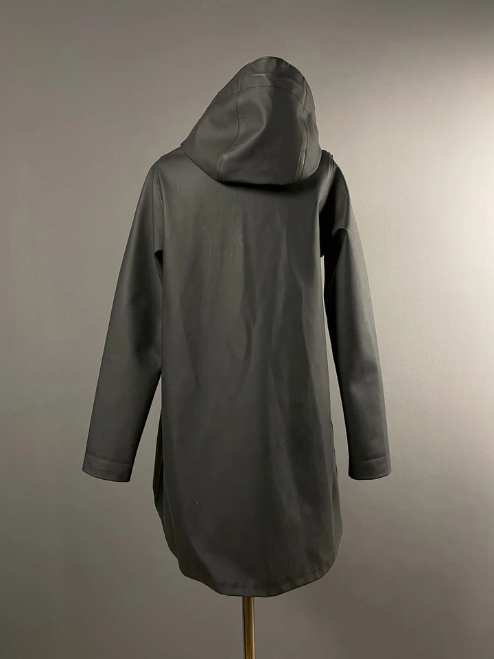 Abrigo impermeable con capucha Stutterheim Mosebacke para mujer talla XXXS Foto 4 de 4