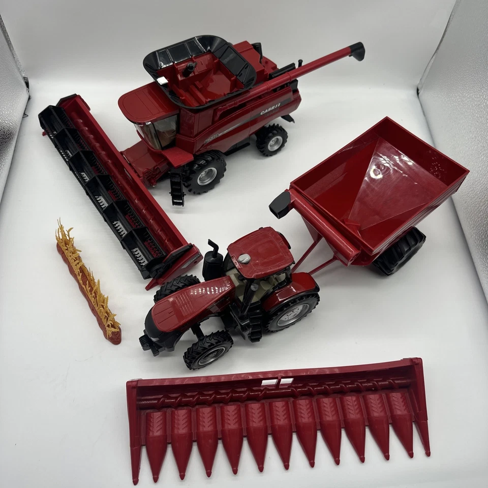 ERTL,CASE IH AFS 8230 harvester 1/32 with Magnum 380 tractor W/Hauler, 2 Heads - Image 2 of 4