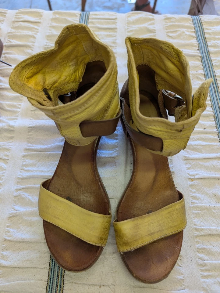 MIZ MOOZ VERONA COLLECTION “CALI” YELLOW & TAN SILVER SHIMMERING LEATHER SANDAL - Image 2 of 4