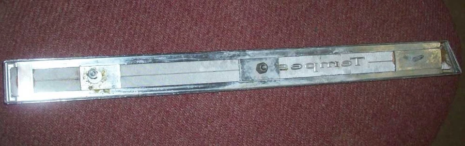 1967 Pontiac Tempest Dash Grab Bar Insert Plaque Trim 9782922 Used OEM 67 Foto 2 de 2