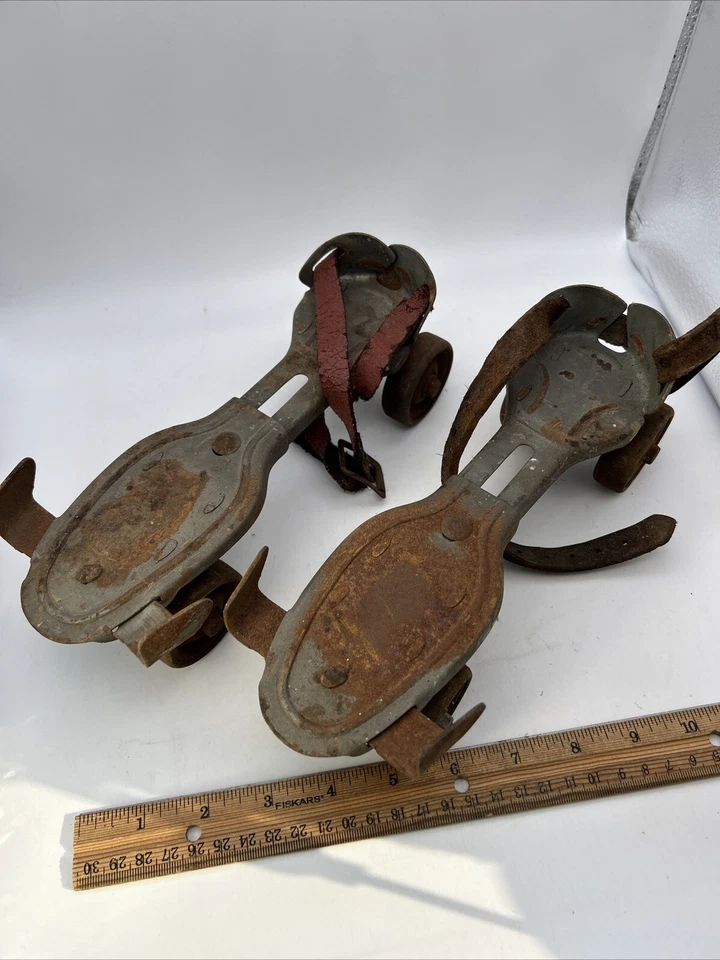 Patines ajustables de metal vintage sin marca correa de cuero uso o restauración Foto 2 de 4
