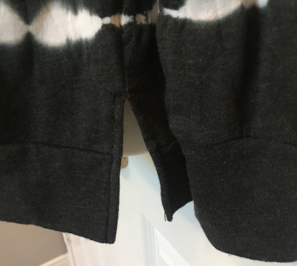 Sudadera con Capucha Green Tea Talla M LS Split Gris Oscuro Blanco Tie Dye Cómoda Usada en Excelente Condición! Foto 4 de 4