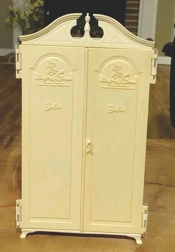 Vtg 1960s Barbie Armoire Wardrobe Closet by Susy Goose very good condition