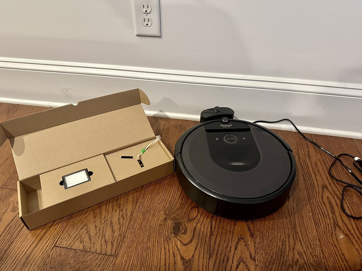 iRobot Roomba 960 Robotic Vacuum Cleaner - Gray (R960020