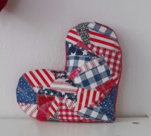 Cuscino decorativo cuore patriottico/frammenti patchwork/tessuto rosso bianco e blu - Foto 2 di 5