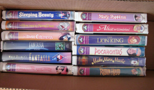 Disney Movies VHS LOT of 12 Videos Tapes Full Length Fantasia Lion King Alice + - Zdjęcie 1 z 3