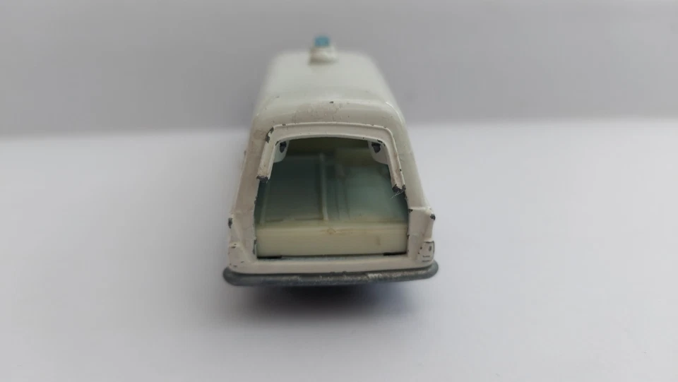 Matchbox Series King Size No. K 6 Mercedes Benz - BINZ AMBULANCE (1) - Bild 4 von 4