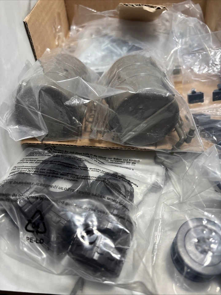 Gears of War Locust vs Delta Squad Erector 0450 NOT COMPLETE SEALED Toys R Us - Image 3 of 4