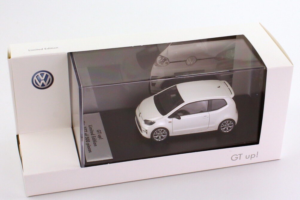 VW MAGAZINE セット　GTI Dotz Shift Celebrates Golf's 35th Anniversary With GTI