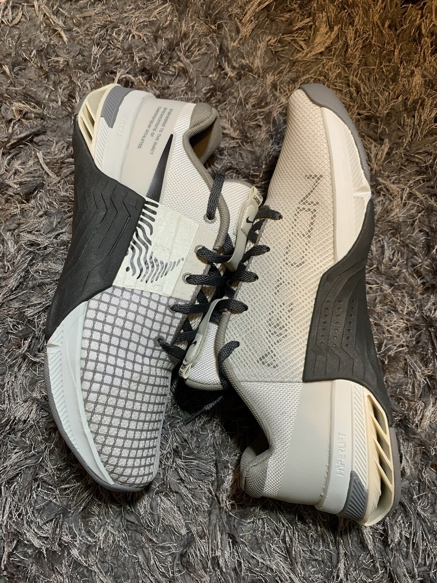 Nike Metcon 8 Photon Dust Anthracite Light Bone Sneakers Nike Metcon 8 Photon Dust Anthracite Light Bone Sneakers
