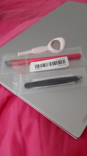 *REDUCED!* 3 x Items Eyebrow Tweezers/Eyebrow Brush/Mascara Guide & Comb *NEW* - Picture 3 of 5