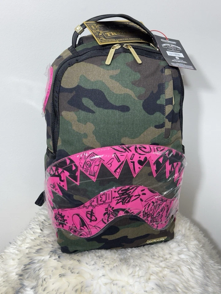 SPRAYGROUND DROP ZONE CAMUFLAJE CON BOCA DE TIBURÓN ROSA EDICIÓN LIMITADA *SOLDOUT EN TODAS PARTES Foto 2 de 4