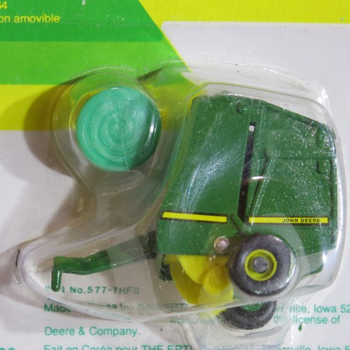 Ertl John Deere Round Hay Baler w/Bale 1/64 JD-586-7HFB-P - Picture 2 of 6