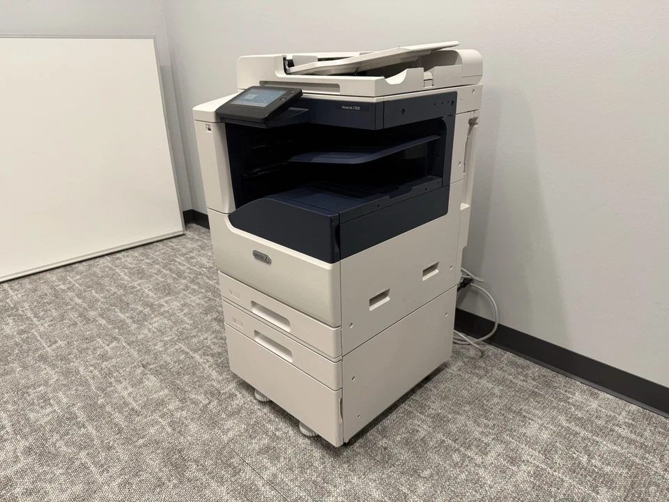 Impresora copiadora a color escáner Xerox VersaLink C7020 / solo 74 k metros Foto 2 de 4
