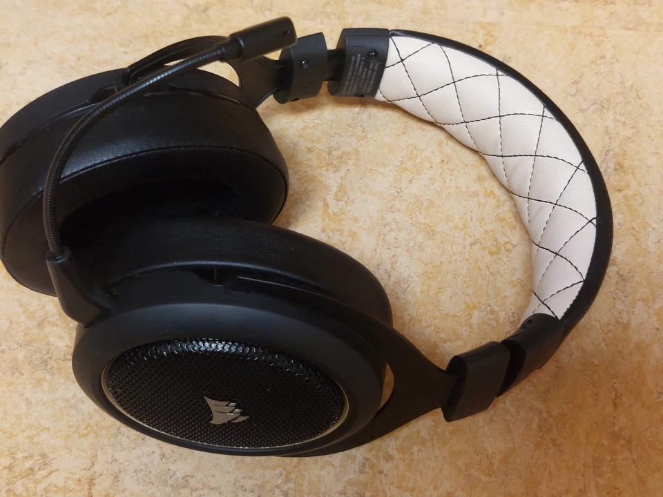 Corsair HS70 Pro Wireless Gaming Headset [CA-9011211-NA] w/ USB Receiver - Image 4 of 4