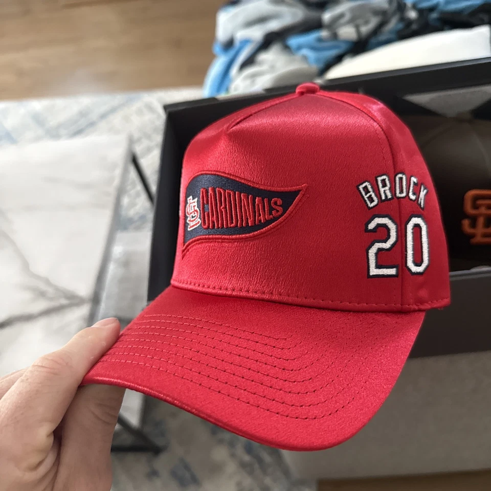 Tapas Player Chase 2025 x Topps x Mitchell&Ness St Louis Cardinals Lou Brock Foto 2 de 3