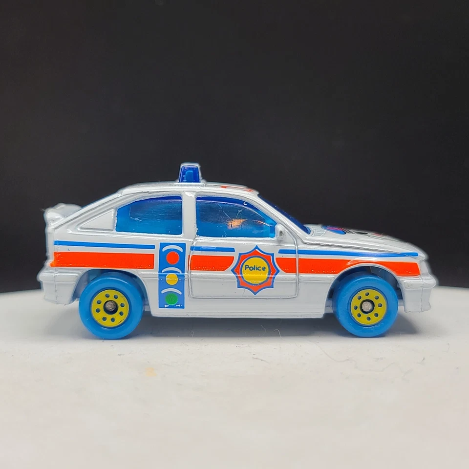 火柴盒 Vauxhall Astra / 欧宝 Kadett GSI 警察 (1990 - 1992 年我的第一个火柴盒) — 第 3/4 张图片