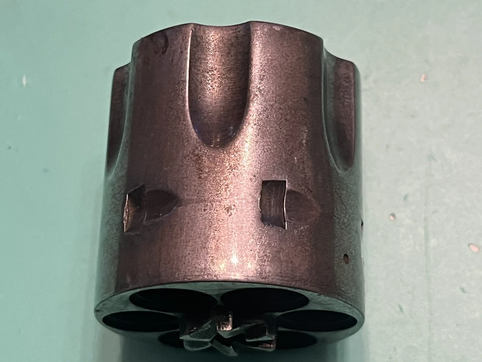 REVÓLVER DRAGÓN VIRGINIANO USADO INTERARMS CILINDRO AZULADO .44 MAG 6 REDONDO *USADO* Foto 4 de 4